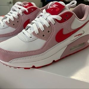 Nike woman Air Max 90 QS BRAND NEW IN BOX Valentines Day Rare size 9